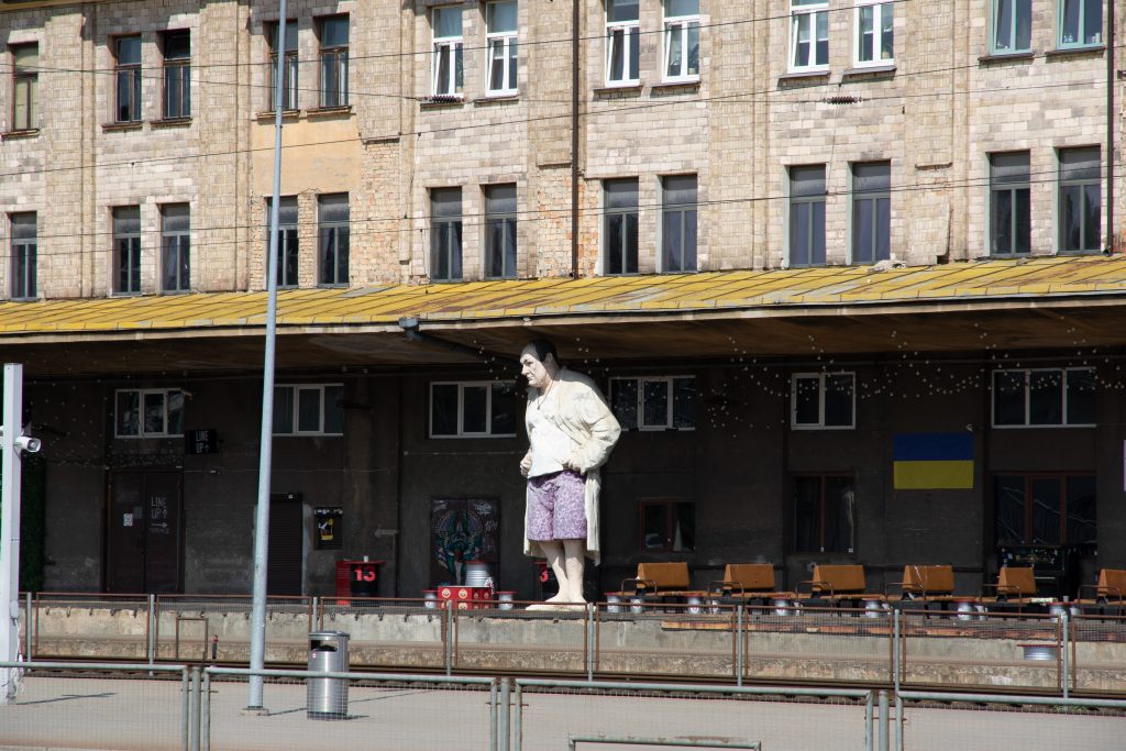 Tony Soprano sculpture, Vilnius railway station - Vilnius - Vilnius - Lithuania
