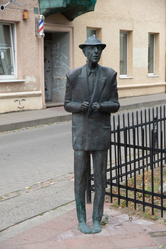 Leonard Cohen statue - Vilnius - Vilnius - Lithuania