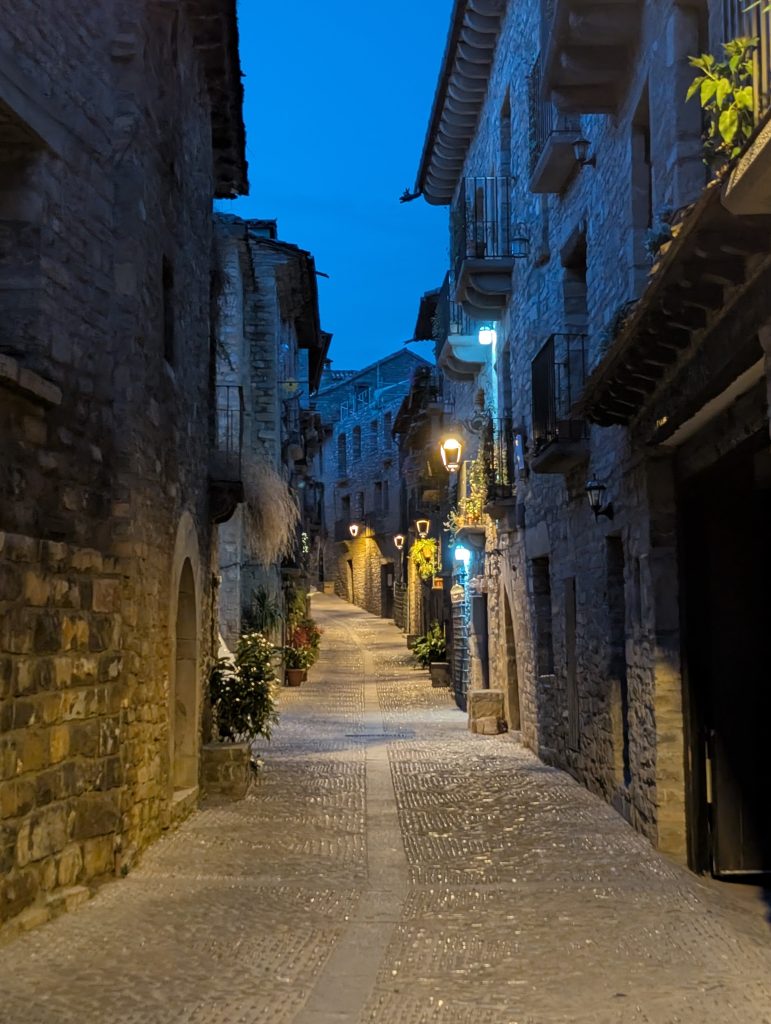 - Aรญnsa-Sobrarbe - Huesca - Spain